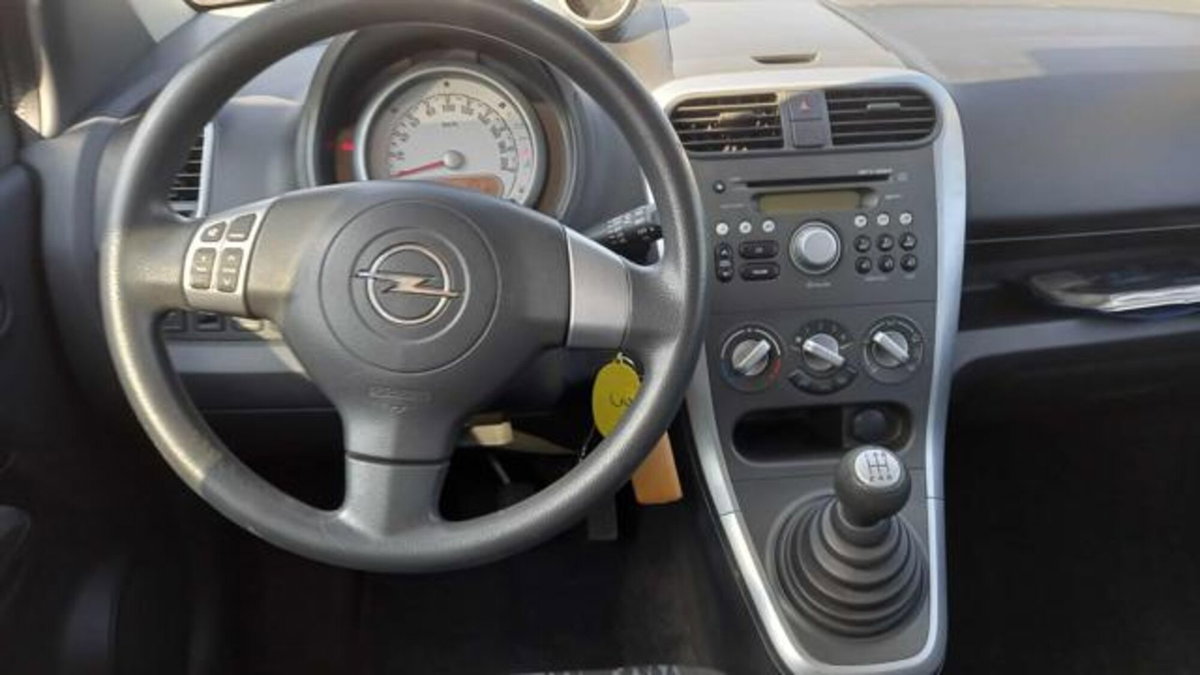 Opel Agila 1.0 12V 68CV (8)