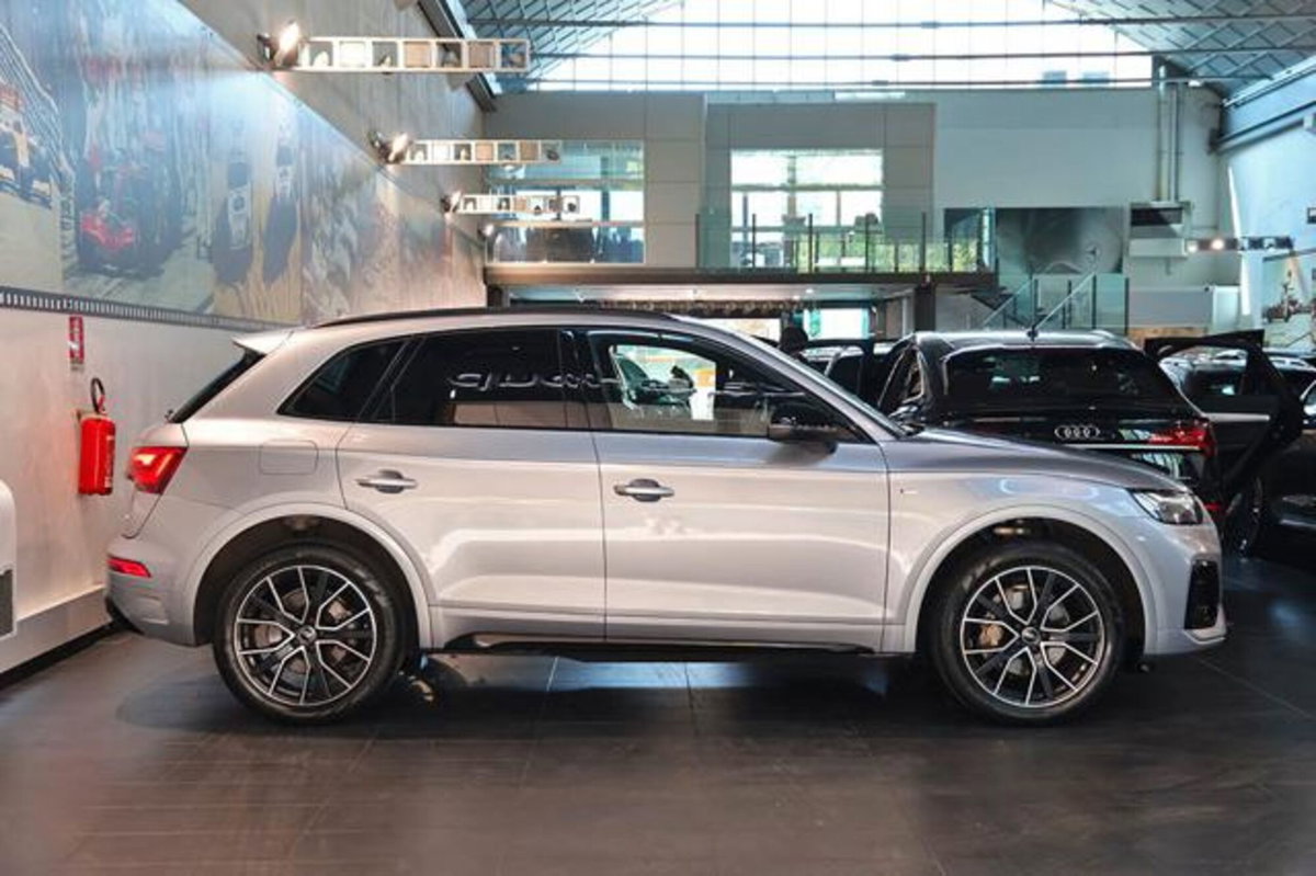 Audi Q5 Sportback 40 2.0 tdi mhev 12V S line Plus quattro s-tronic (2)