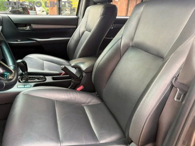 Toyota Hilux 2.8 D A/T 4WD porte Double Cab Invincible (10)