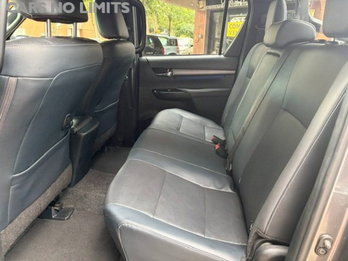 Toyota Hilux 2.8 D A/T 4WD porte Double Cab Invincible (11)