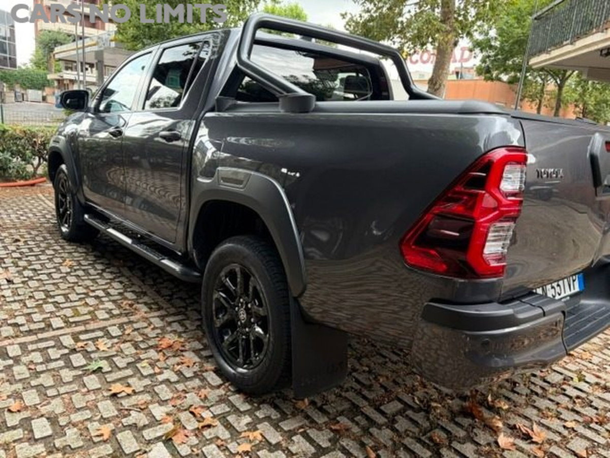 Toyota Hilux 2.8 D A/T 4WD porte Double Cab Invincible (14)
