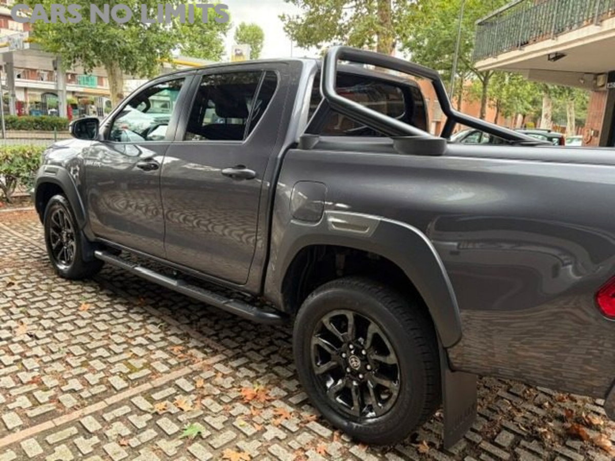 Toyota Hilux 2.8 D A/T 4WD porte Double Cab Invincible (15)