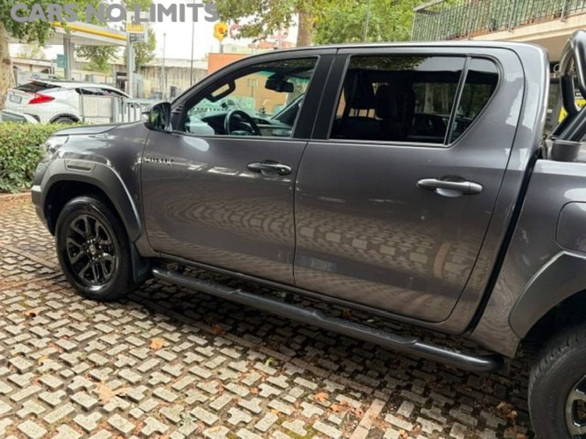 Toyota Hilux 2.8 D A/T 4WD porte Double Cab Invincible (17)