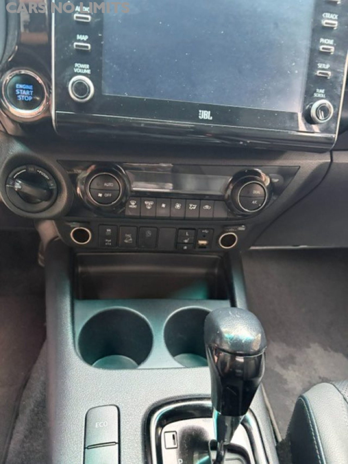 Toyota Hilux 2.8 D A/T 4WD porte Double Cab Invincible (6)
