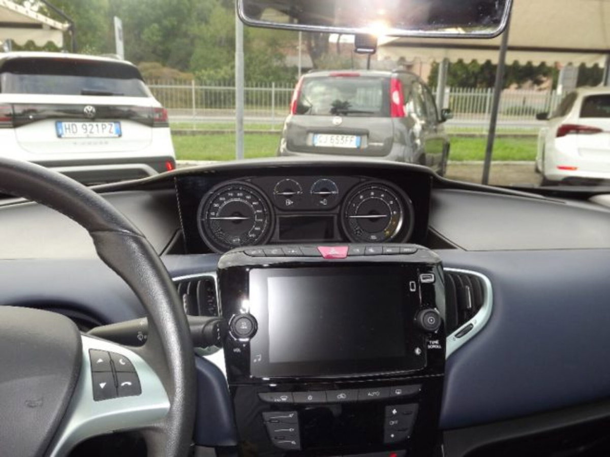 Lancia Ypsilon 1.0 FireFly 5 porte S&S Hybrid Gold Plus (10)