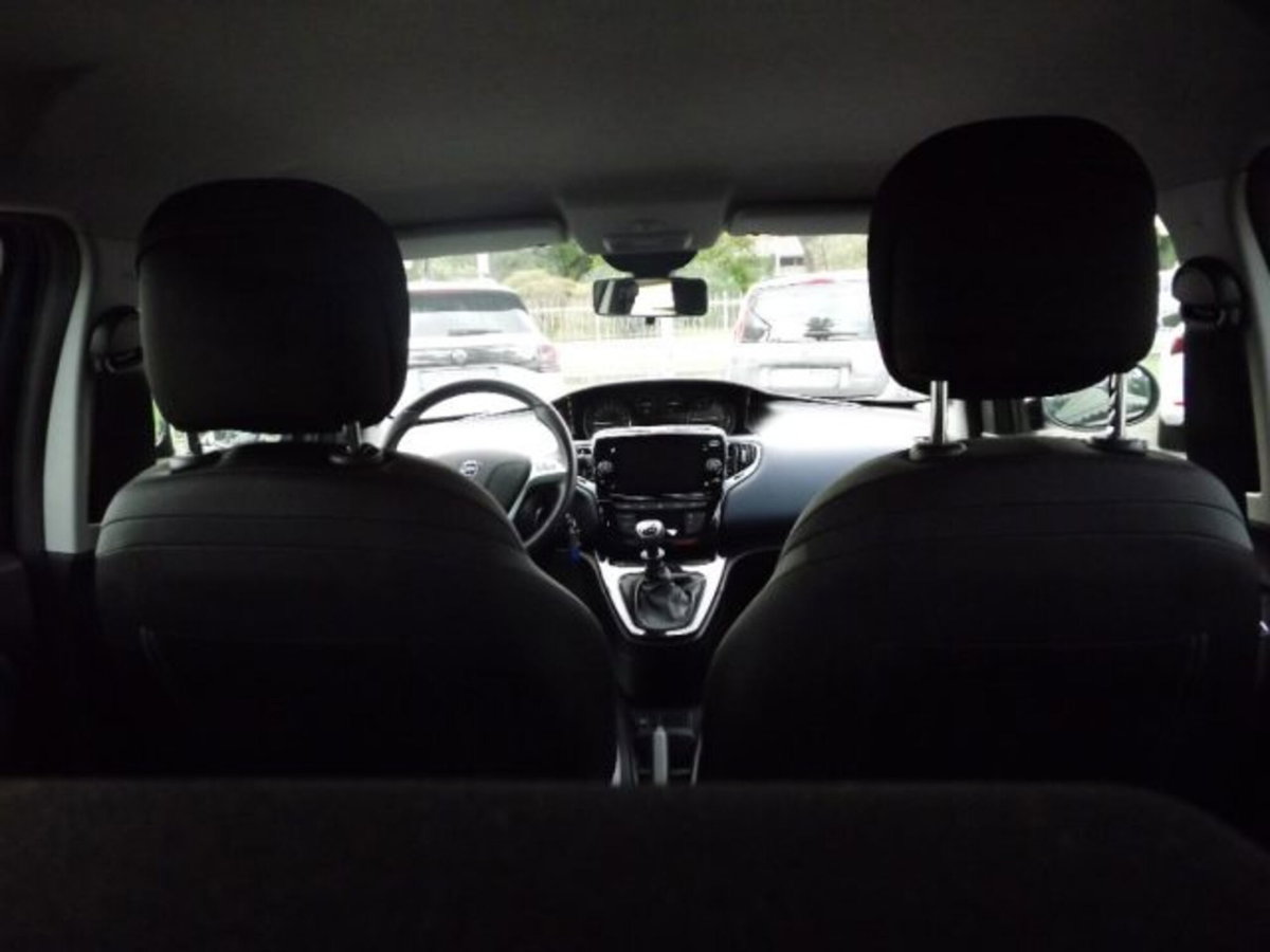Lancia Ypsilon 1.0 FireFly 5 porte S&S Hybrid Gold Plus (11)