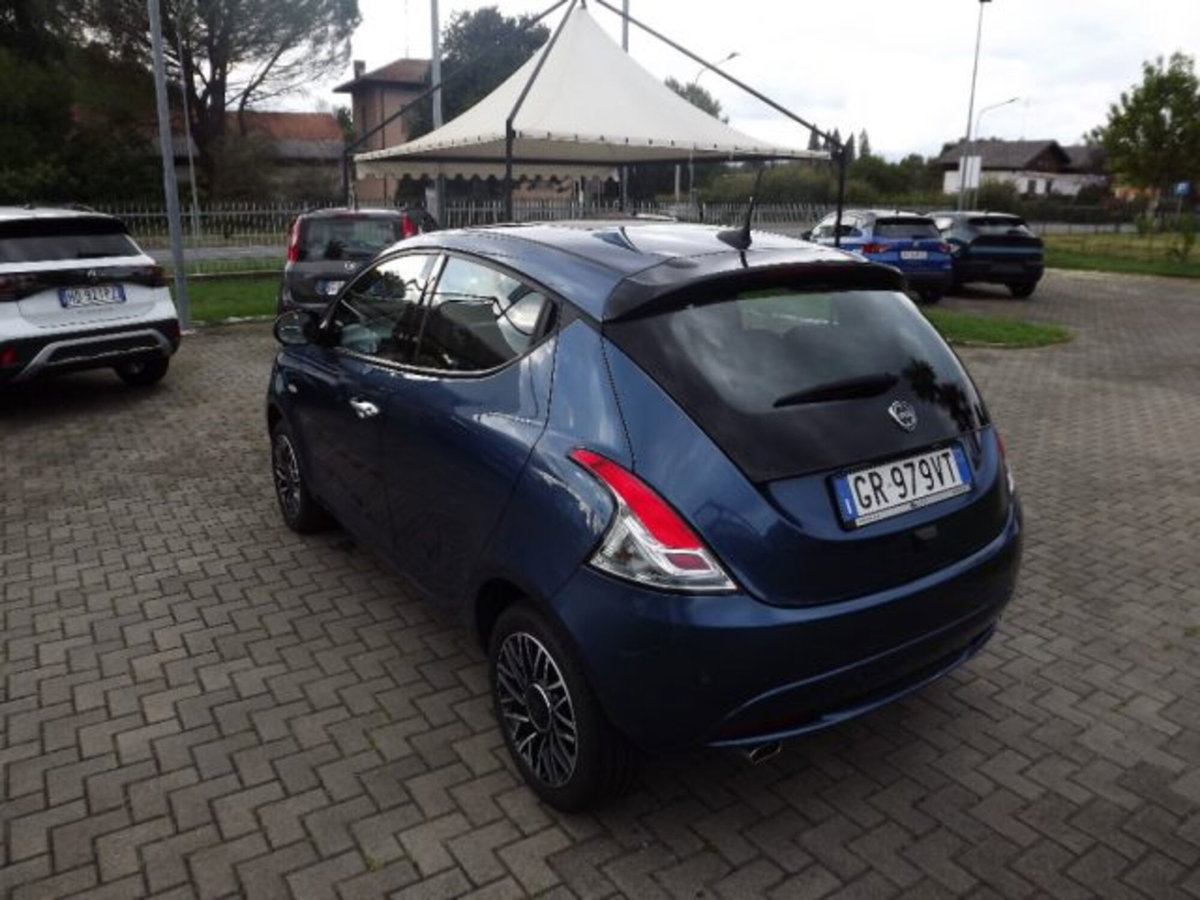 Lancia Ypsilon 1.0 FireFly 5 porte S&S Hybrid Gold Plus (4)
