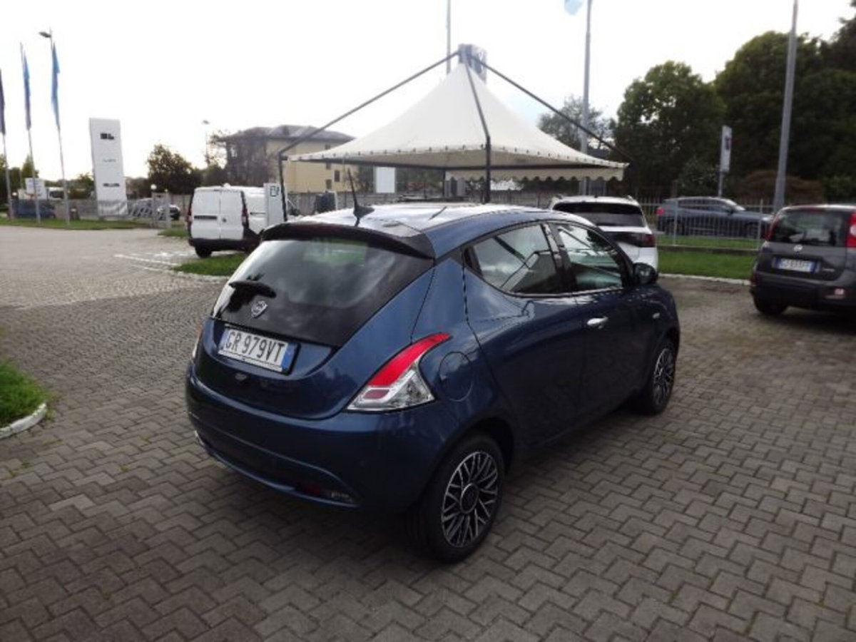 Lancia Ypsilon 1.0 FireFly 5 porte S&S Hybrid Gold Plus (6)