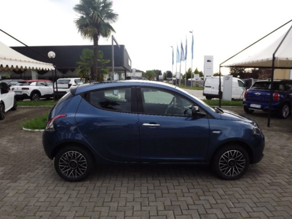 Lancia Ypsilon 1.0 FireFly 5 porte S&S Hybrid Gold Plus (7)