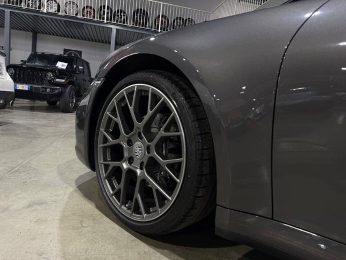 Porsche 911 Coupé Coupe 3.0 Carrera 4 auto (8)