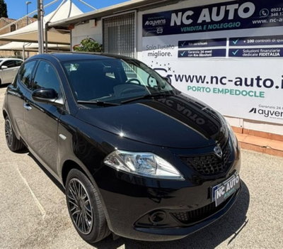 Lancia Ypsilon 1.0 FireFly 5 porte S&S Hybrid Silver Plus usata