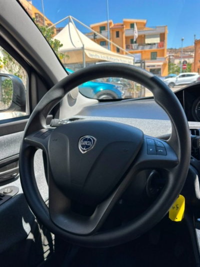 Lancia Ypsilon 1.0 FireFly 5 porte S&S Hybrid Silver Plus (11)