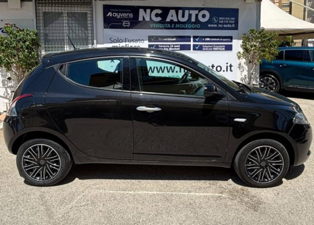Lancia Ypsilon 1.0 FireFly 5 porte S&S Hybrid Silver Plus (4)