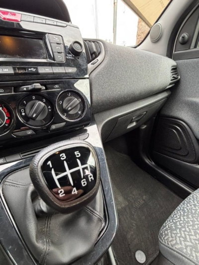Lancia Ypsilon 1.0 FireFly 5 porte S&S Hybrid Silver Plus (6)