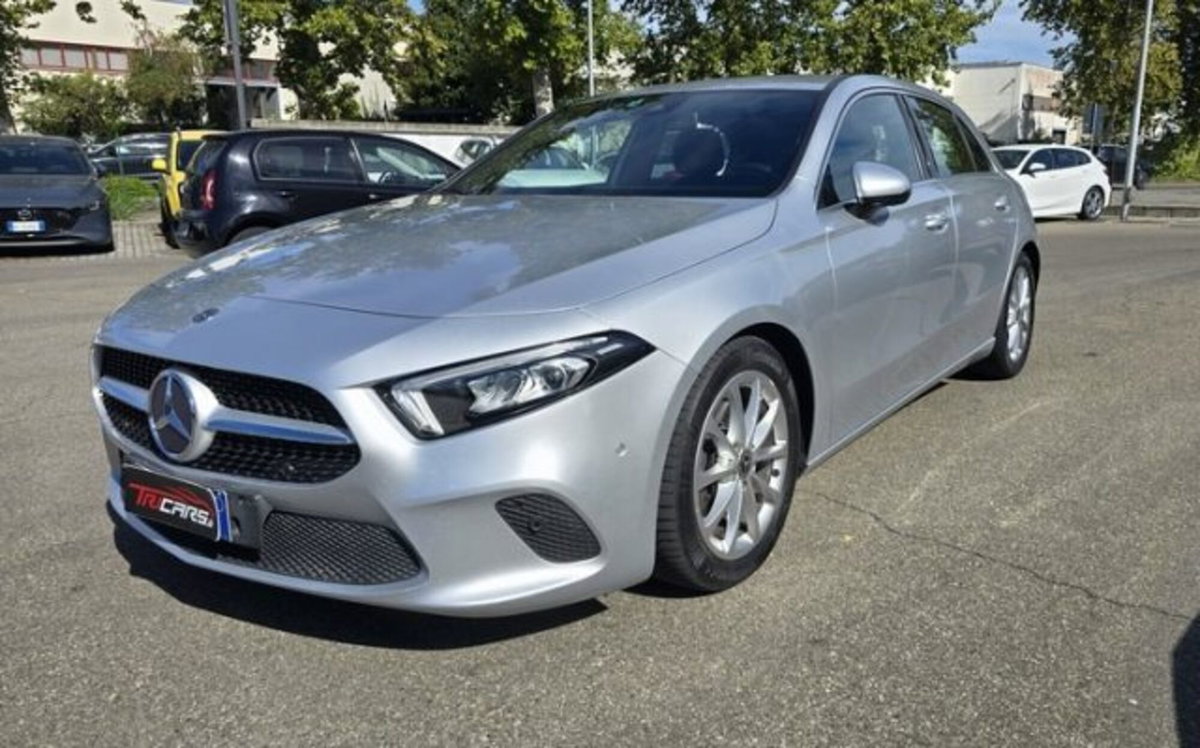 Mercedes-Benz Classe A Sedan 200 d Automatic 4Matic 4p. Business (4)