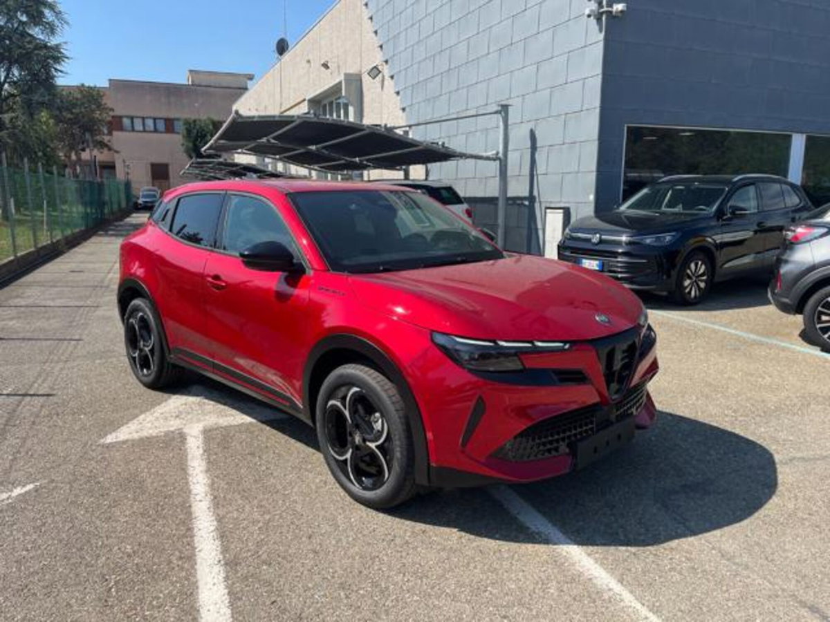 Alfa Romeo Junior 1.2 ibrida Speciale 145cv edct6 (4)