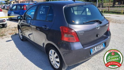 Toyota Yaris 1.3 5 porte Sol (2)