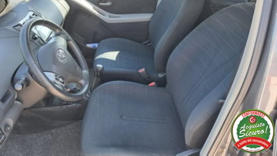 Toyota Yaris 1.3 5 porte Sol (3)