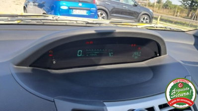 Toyota Yaris 1.3 5 porte Sol (4)