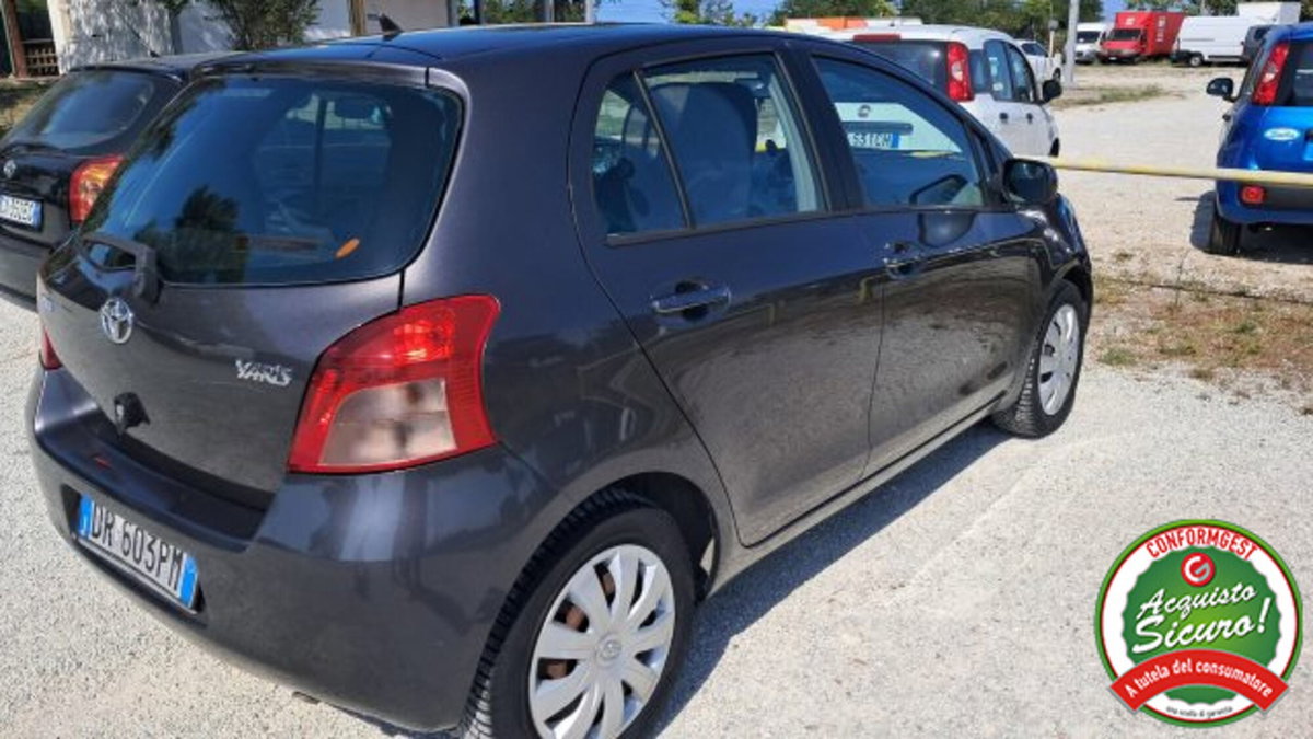 Toyota Yaris 1.3 5 porte Sol (7)