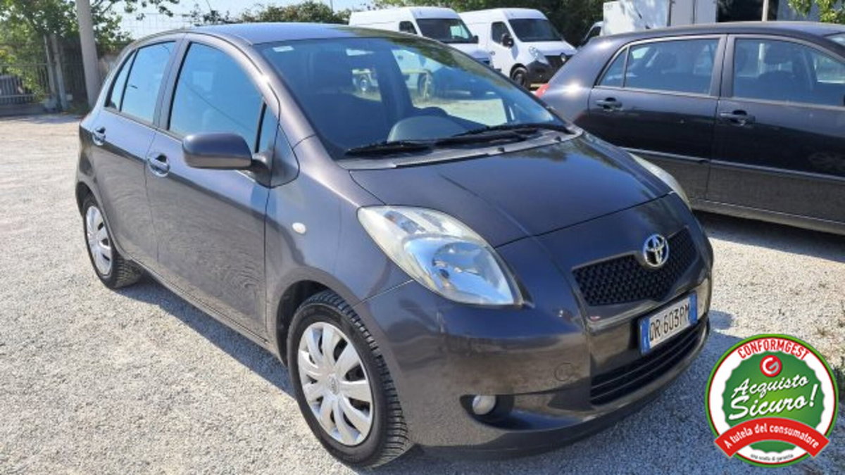 Toyota Yaris 1.3 5 porte Sol (8)