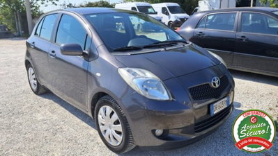 Toyota Yaris 1.3 5 porte Sol (8)