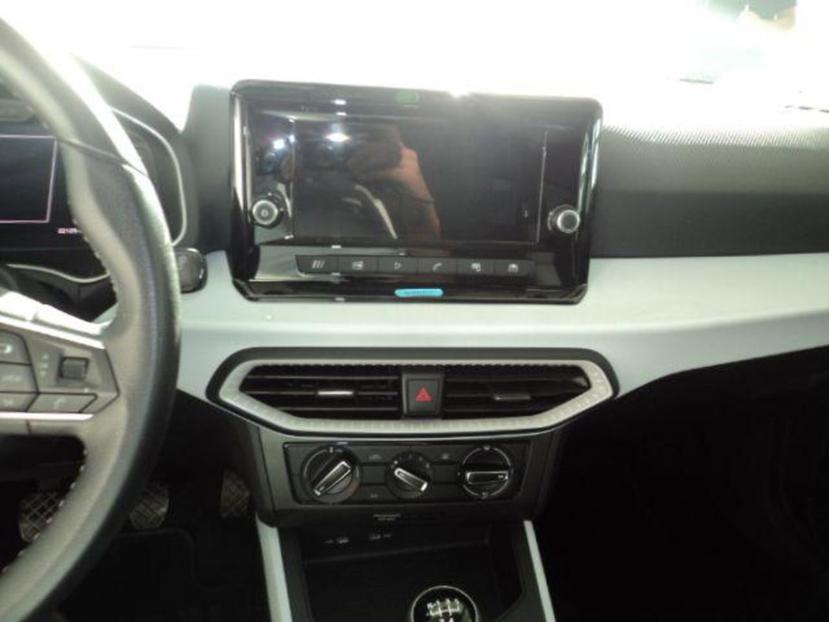 SEAT Arona 1.0 EcoTSI Black Edition (5)