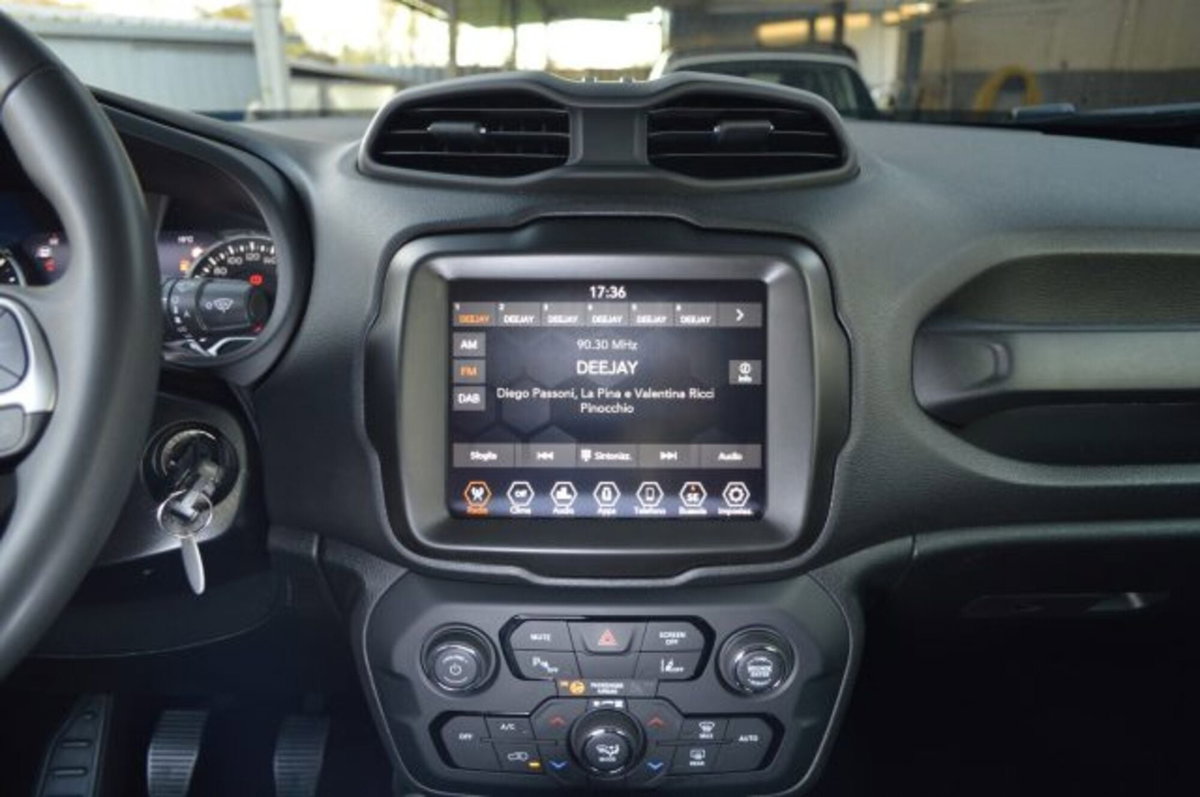 Jeep Renegade 1.6 Mjt 130 CV Limited (11)