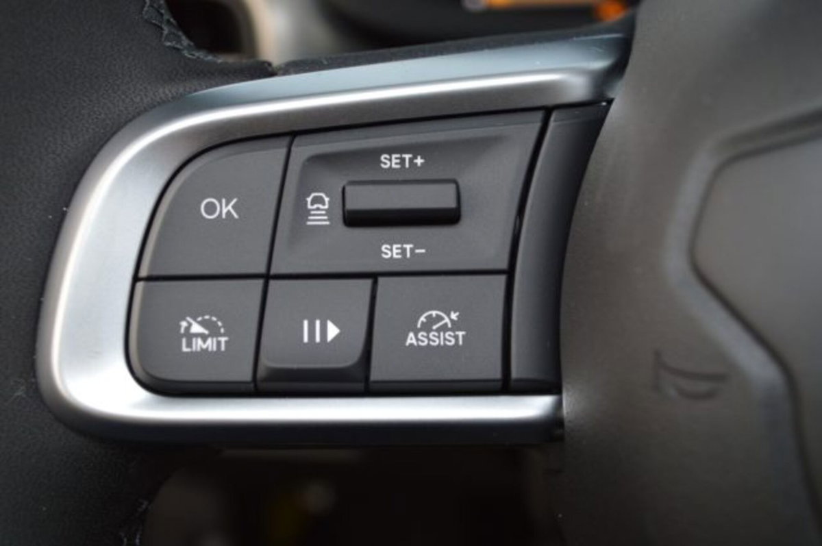 Jeep Avenger 1.2 turbo Summit fwd 100cv (13)