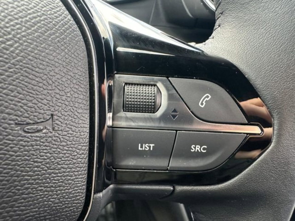 Peugeot 2008 1.2 puretech Allure s&s 100cv (14)