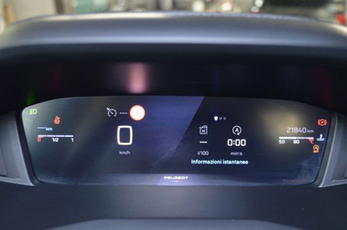 Peugeot 2008 PureTech 100 S&S Allure (11)