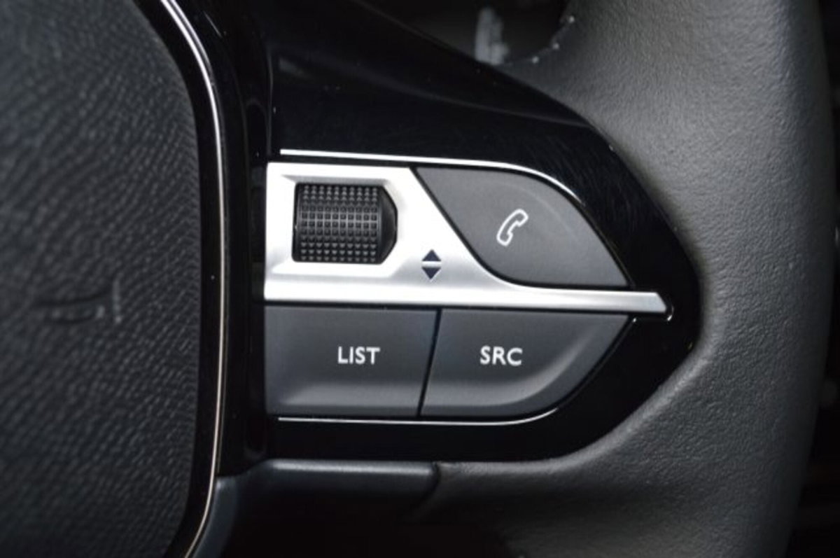 Peugeot 2008 PureTech 100 S&S Allure (14)