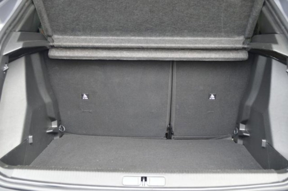 Peugeot 2008 PureTech 100 S&S Allure (19)