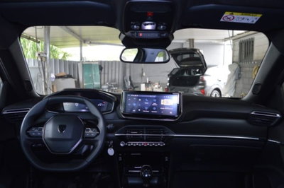 Peugeot 2008 PureTech 100 S&S Allure (7)