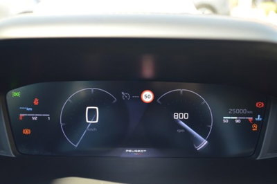 Peugeot 2008 PureTech 100 S&S Allure (11)