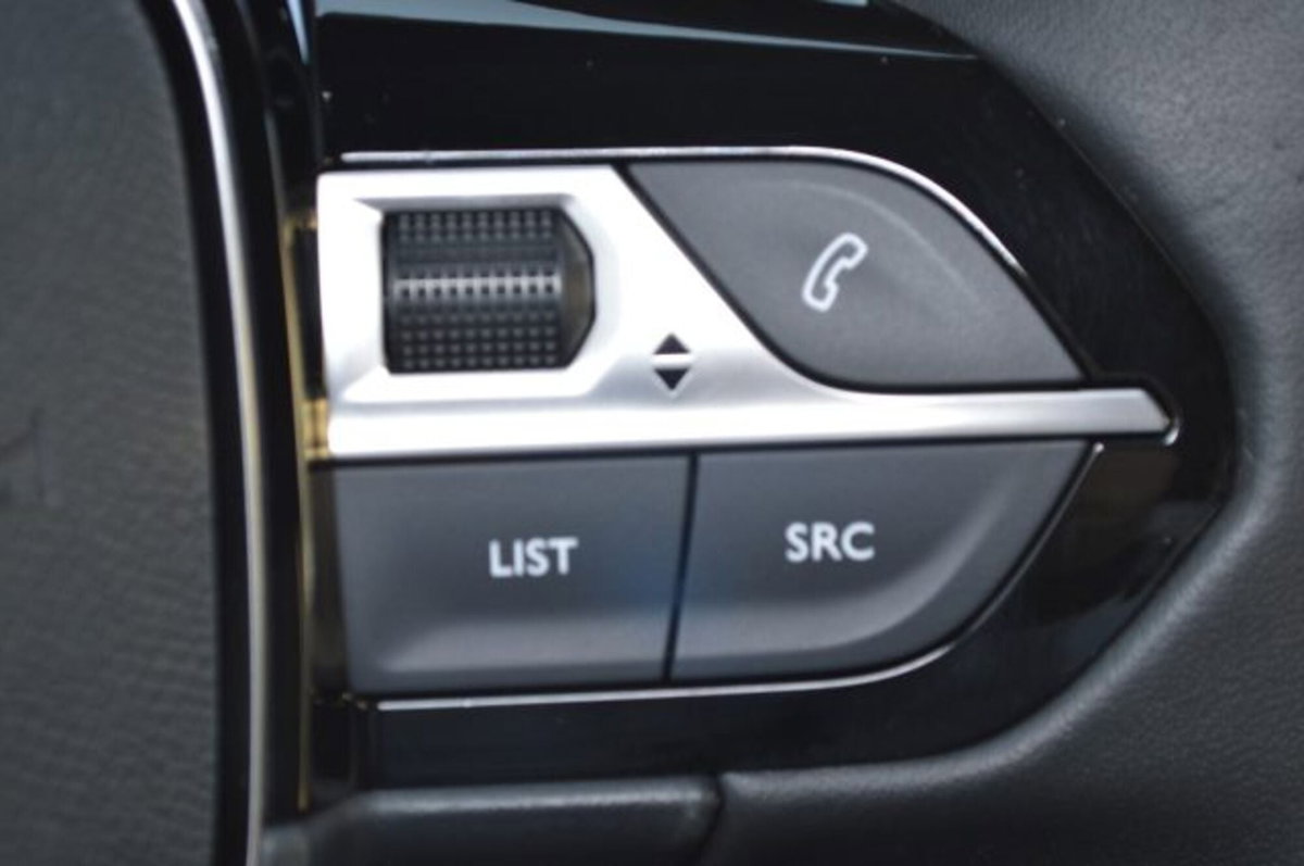 Peugeot 2008 PureTech 100 S&S Allure (14)