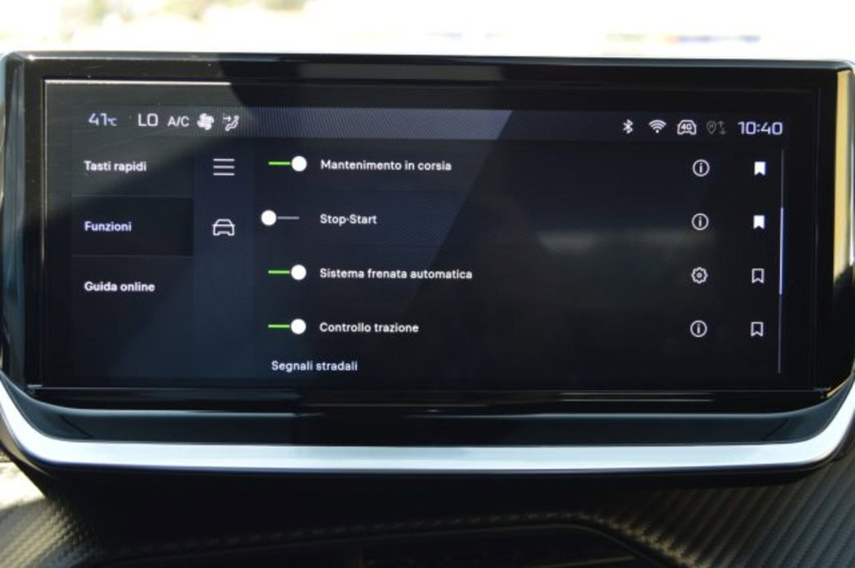 Peugeot 2008 PureTech 100 S&S Allure (17)