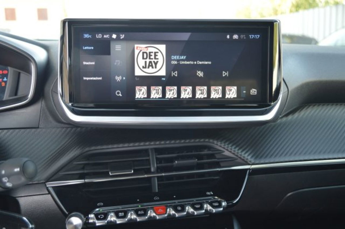 Peugeot 2008 PureTech 130 S&S EAT8 Allure Pack (12)