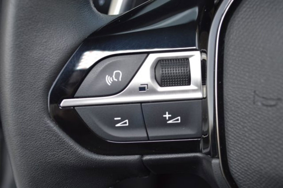 Peugeot 2008 PureTech 130 S&S EAT8 Allure Pack (13)