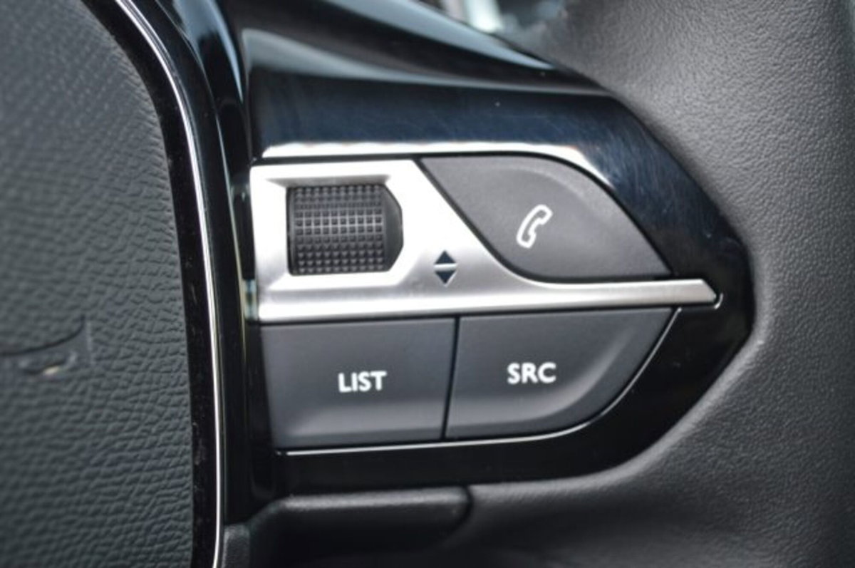 Peugeot 2008 PureTech 130 S&S EAT8 Allure Pack (14)