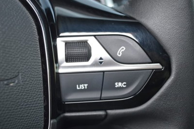 Peugeot 2008 PureTech 130 S&S EAT8 Allure Pack (14)