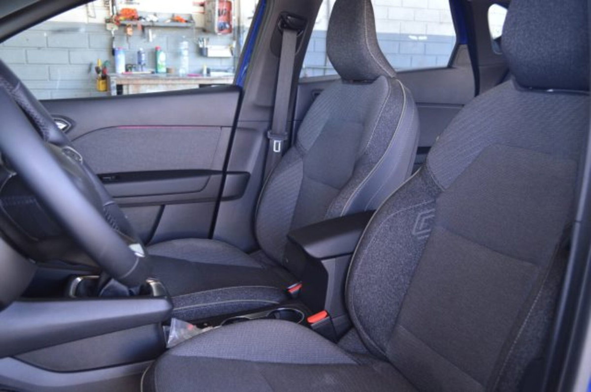 Renault Captur 1.0 eco-g Techno 100cv (8)