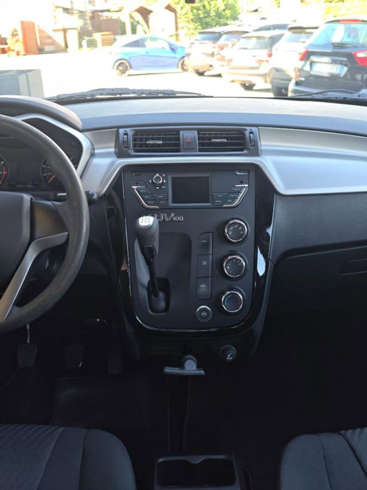 Mahindra KUV100 1.2 K8 m-bifuel (10)