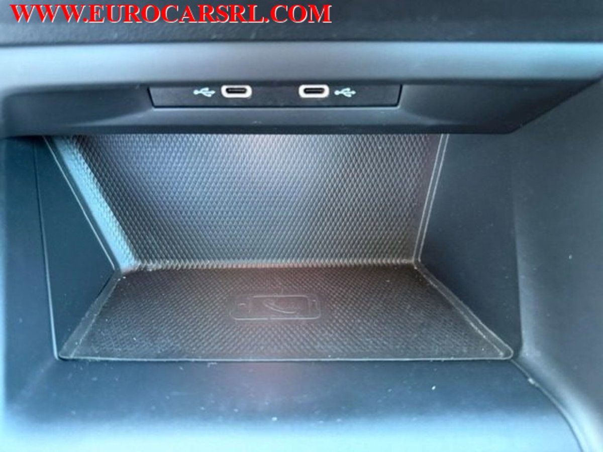 Volkswagen Golf Variant 1.0 eTSI EVO DSG Life (13)