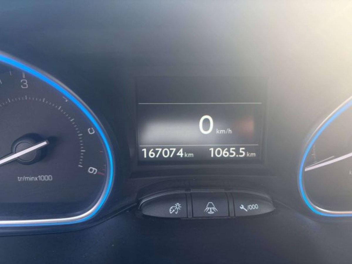 Peugeot 2008 100 Allure (9)