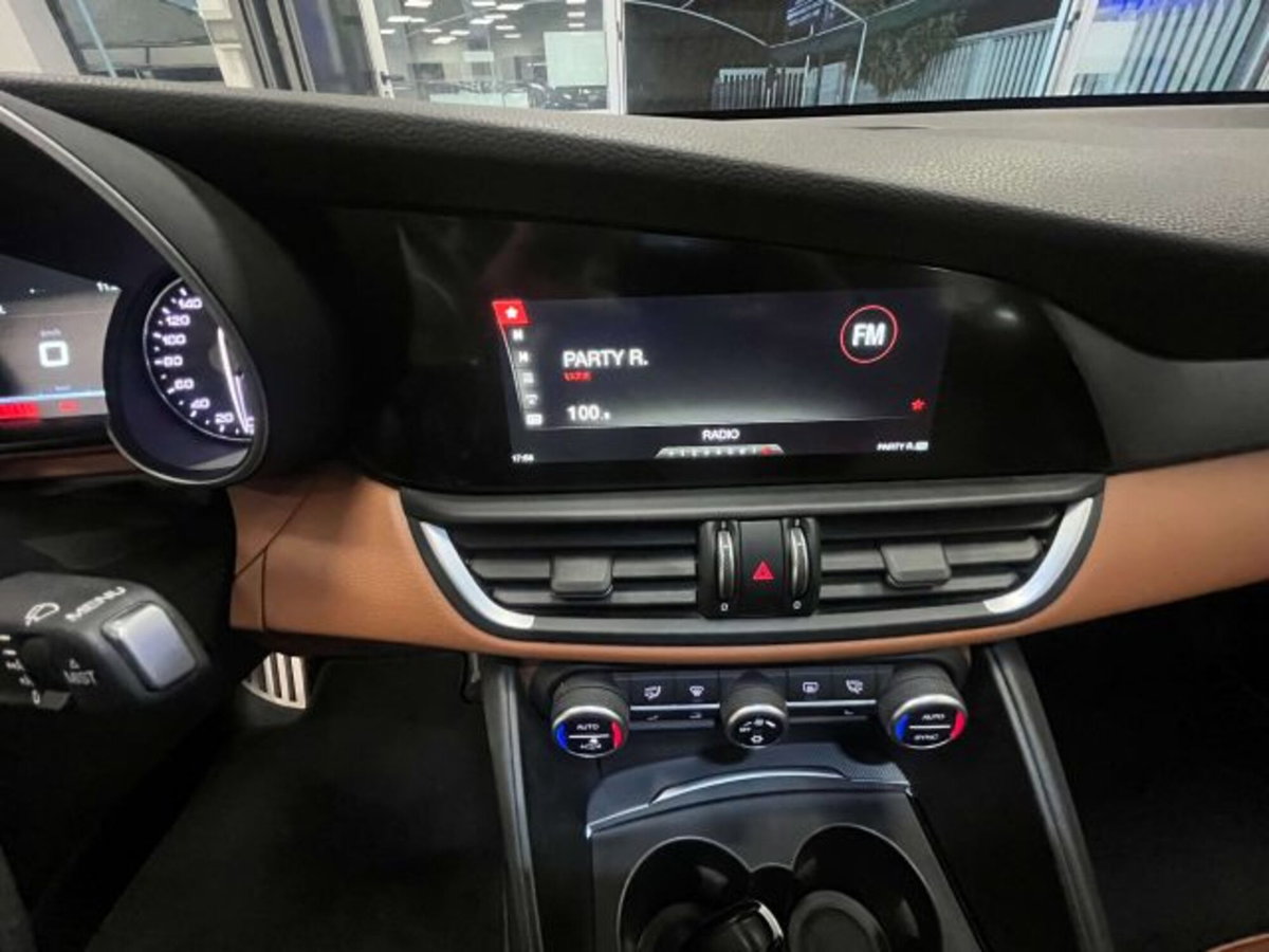 Alfa Romeo Giulia 2.2 Turbodiesel 210 CV AT8 AWD Q4 Veloce (10)