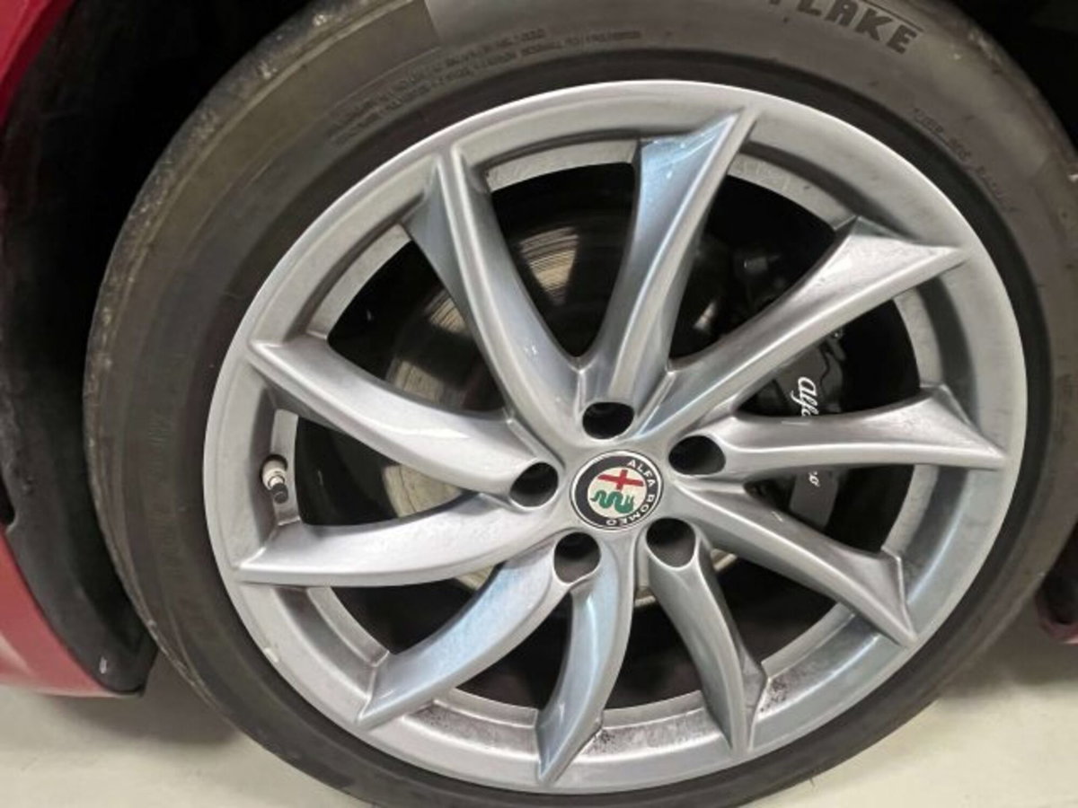 Alfa Romeo Giulia 2.2 Turbodiesel 210 CV AT8 AWD Q4 Veloce (13)