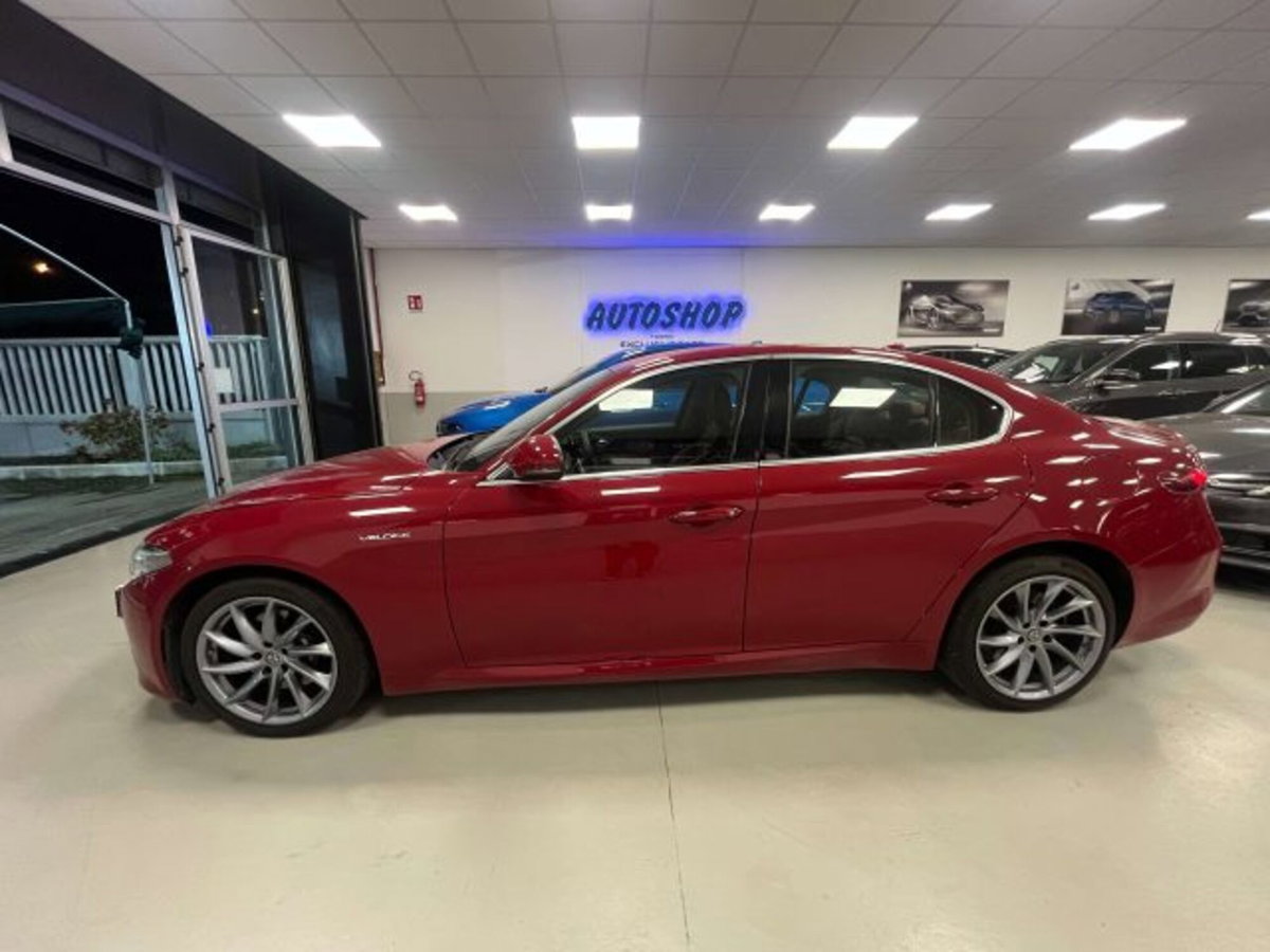 Alfa Romeo Giulia 2.2 Turbodiesel 210 CV AT8 AWD Q4 Veloce (2)