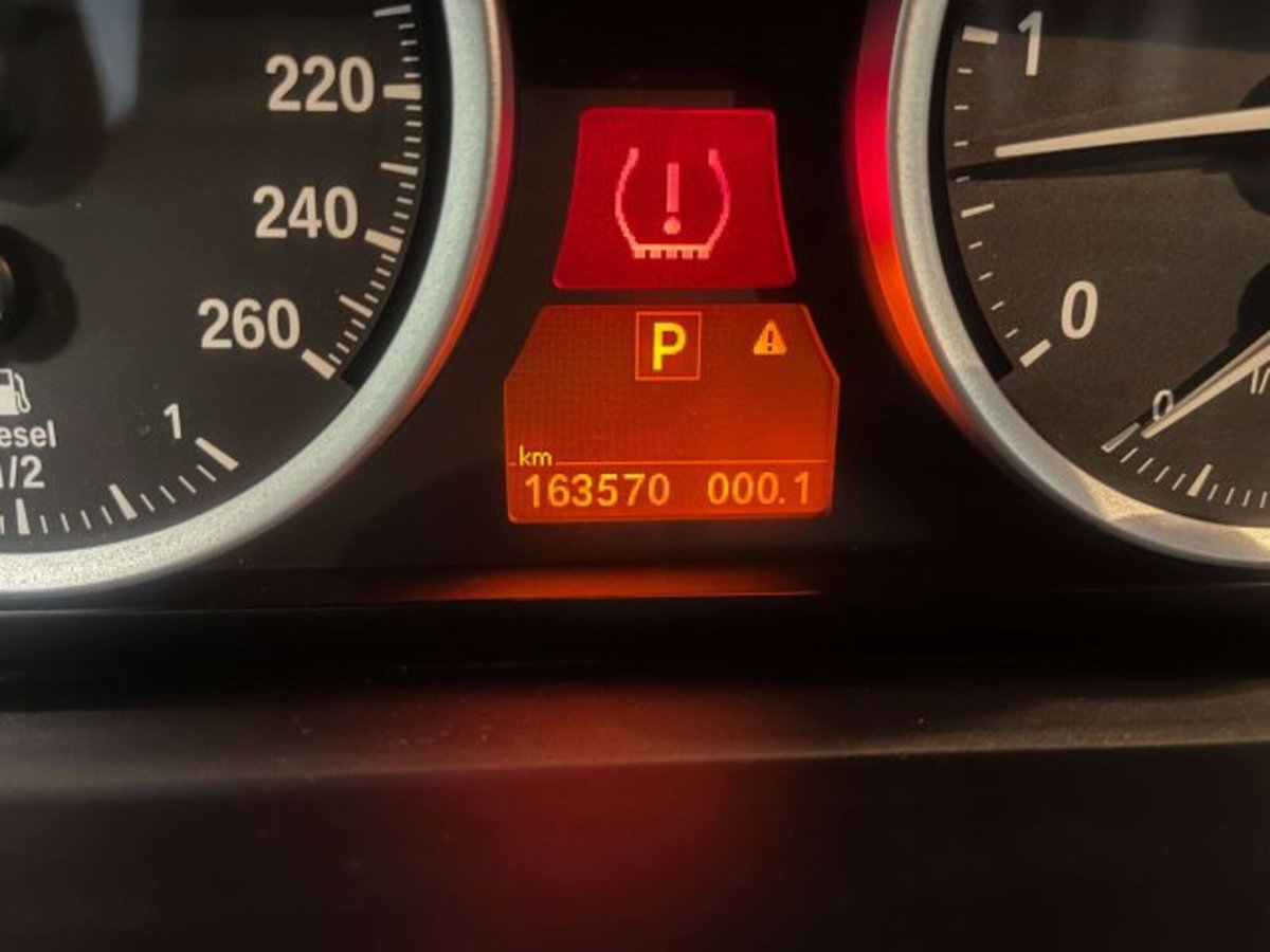 BMW X6 xDrive35d Futura (11)