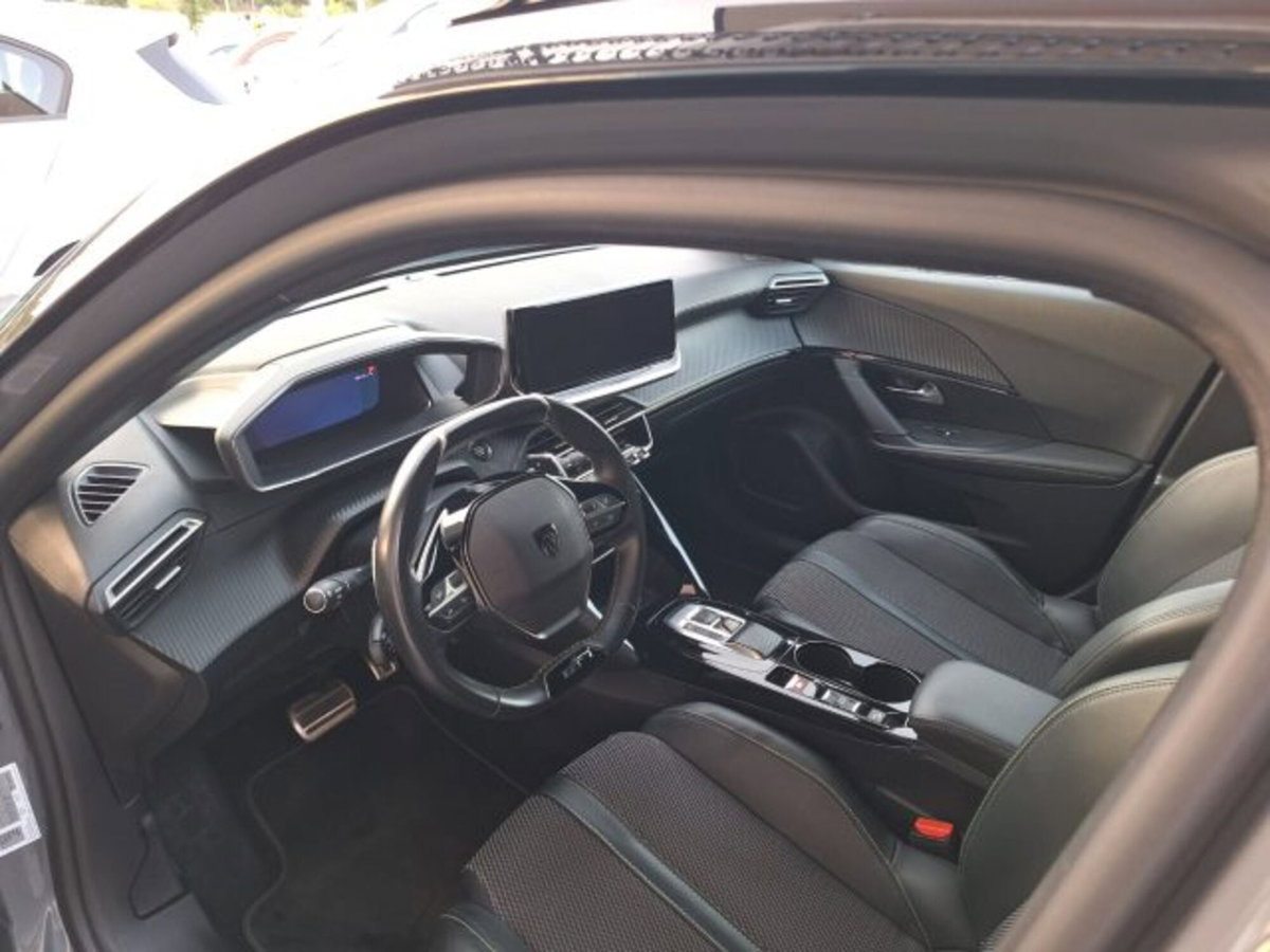 Peugeot 2008 BlueHDi 130 S&S EAT8 GT Pack (8)